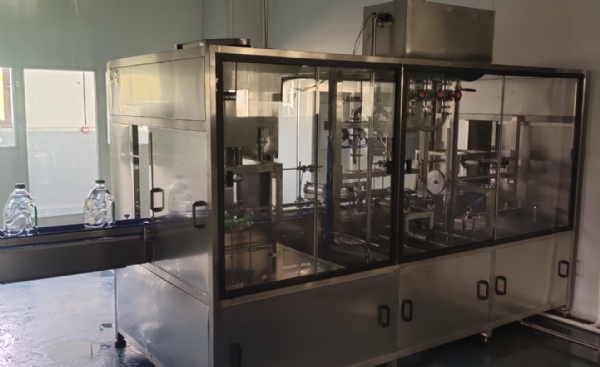 跟隨式直線(xiàn)灌裝機(jī)