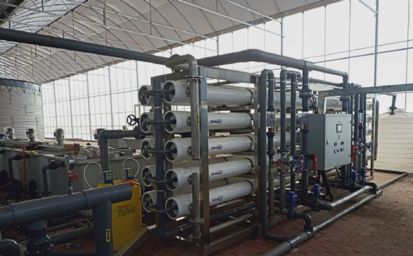 云南大理2X30T反滲透設備安裝調試