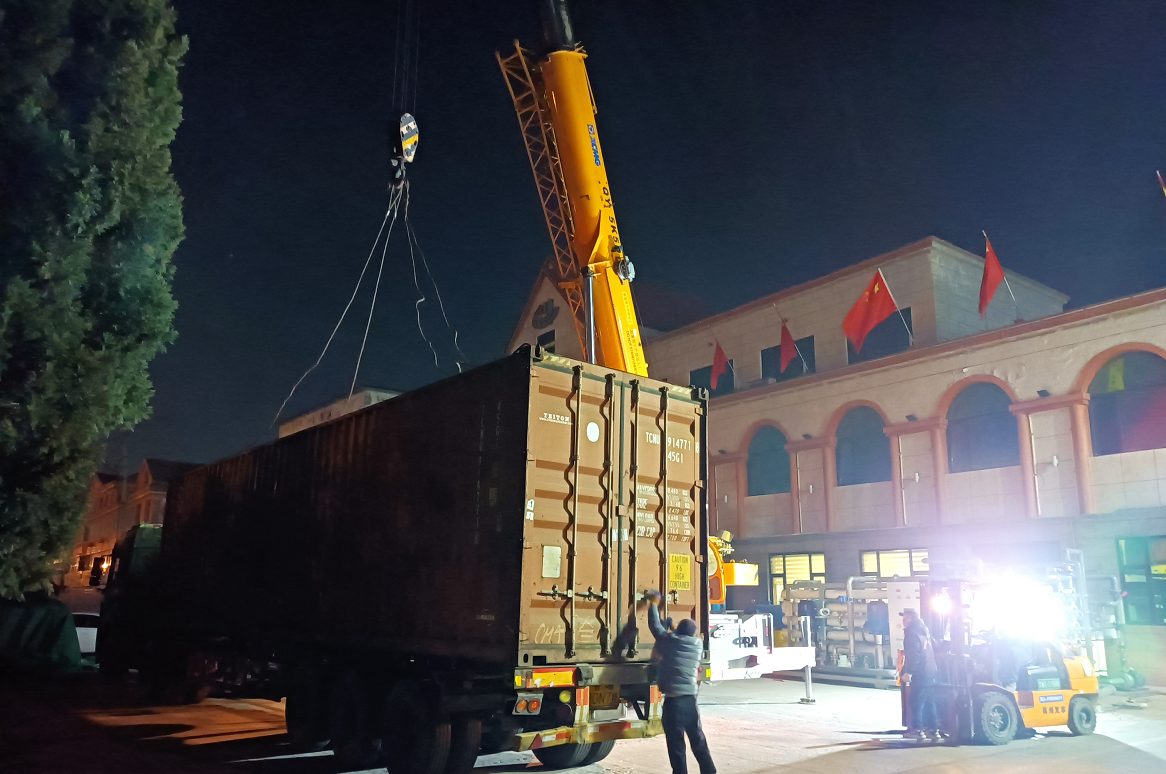 【川一股份】35T單級(jí)反滲透設(shè)備出口烏茲別克斯坦裝車(chē)發(fā)貨